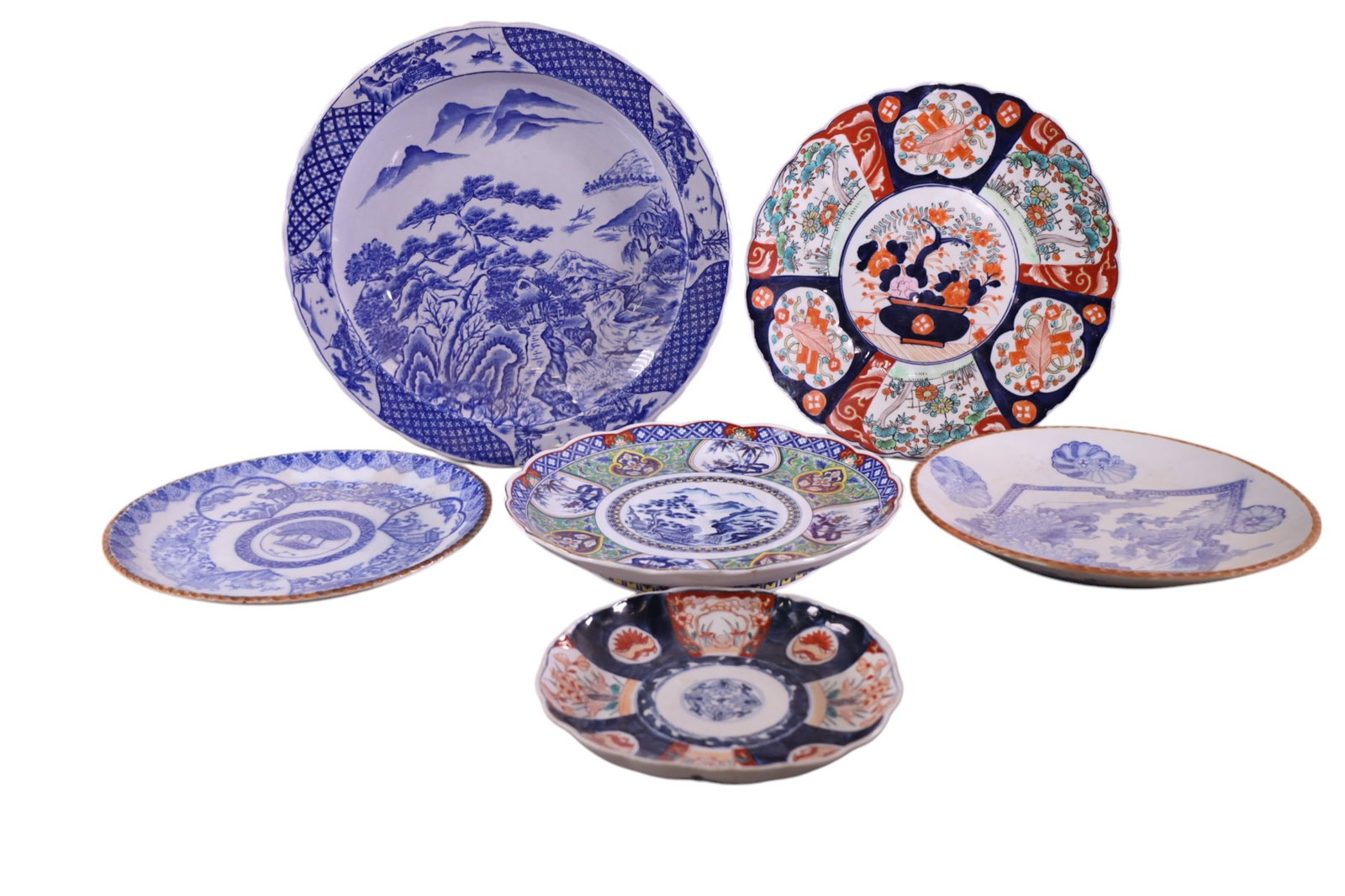 6 PIECES OF JAPANESE PORCELAIN: PLATTERS & PLATES. 8" - 15" DIAM