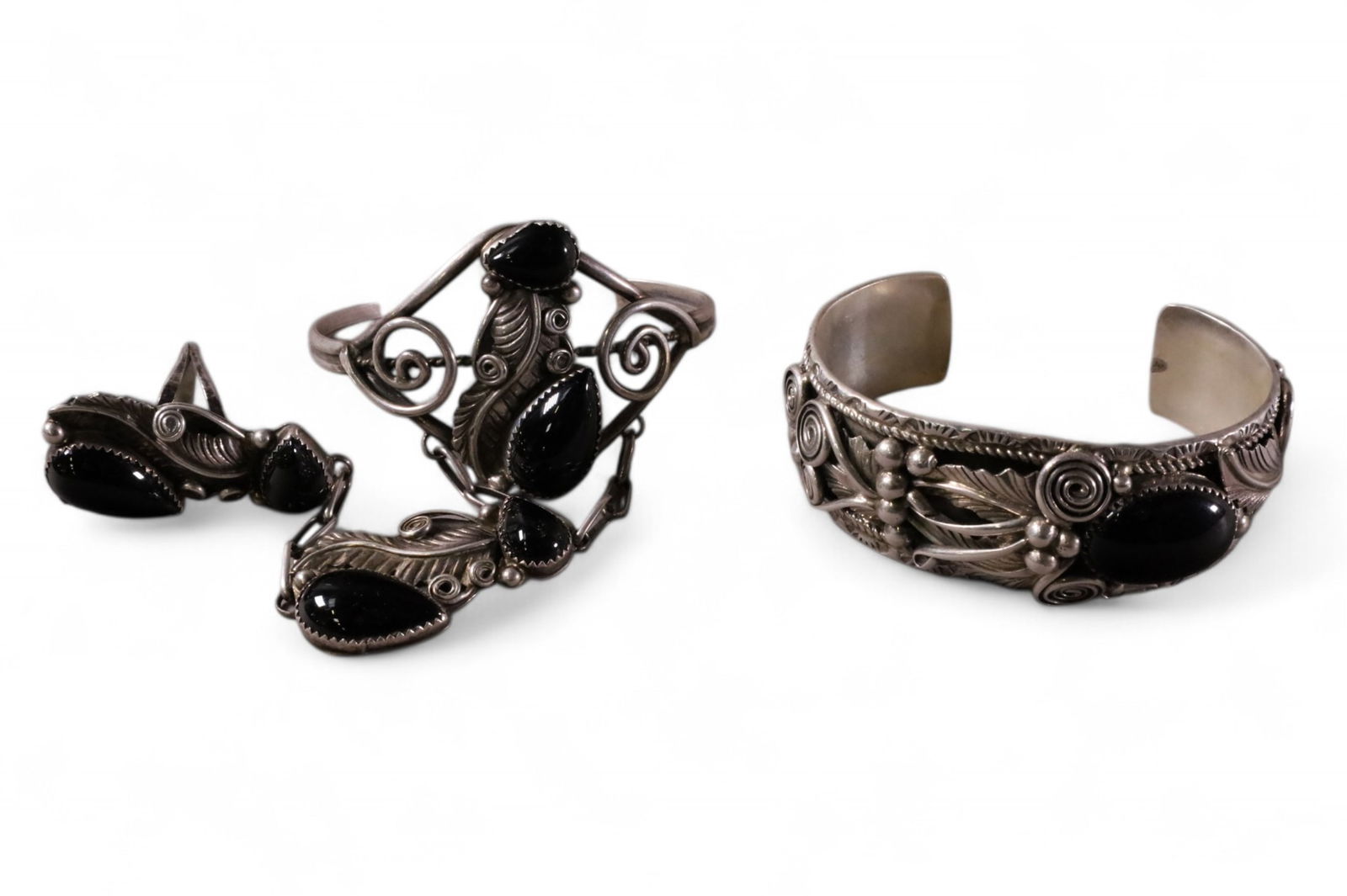 2 NATIVE AMERICAN BRACELETS (1 of 3)