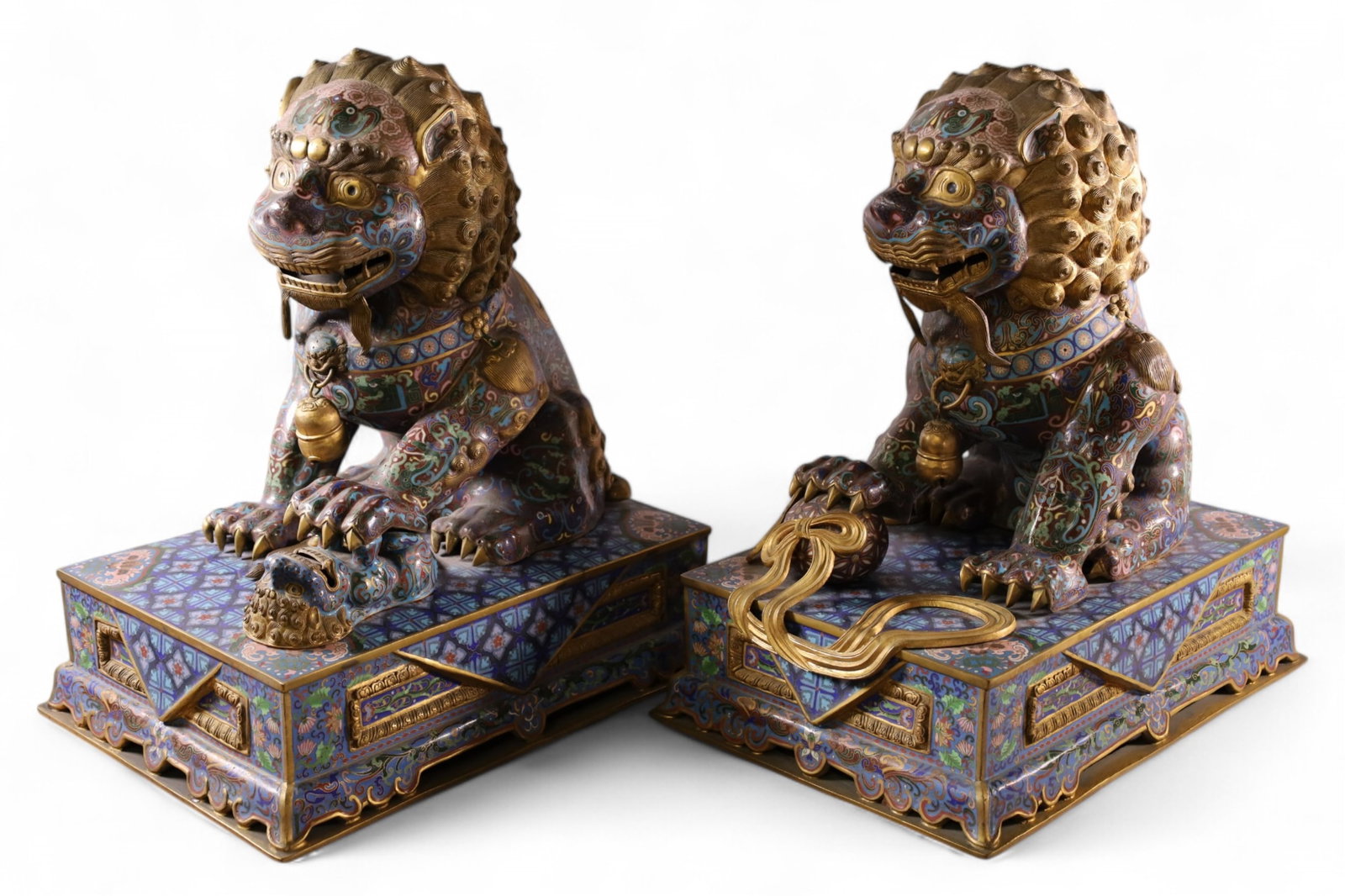 PAIR OF LARGE CLOISONNE FOO LIONS (1 of 4)