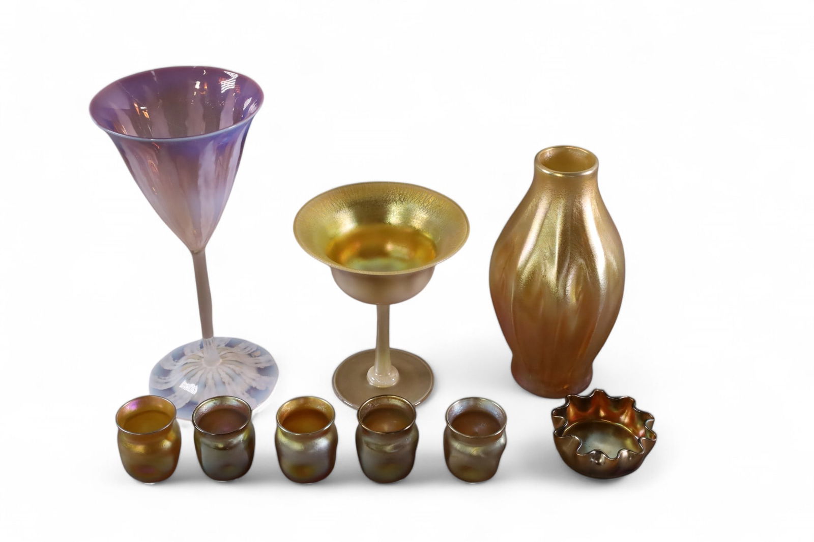 GROUPING OF TIFFANY ART GLASS (1 of 4)