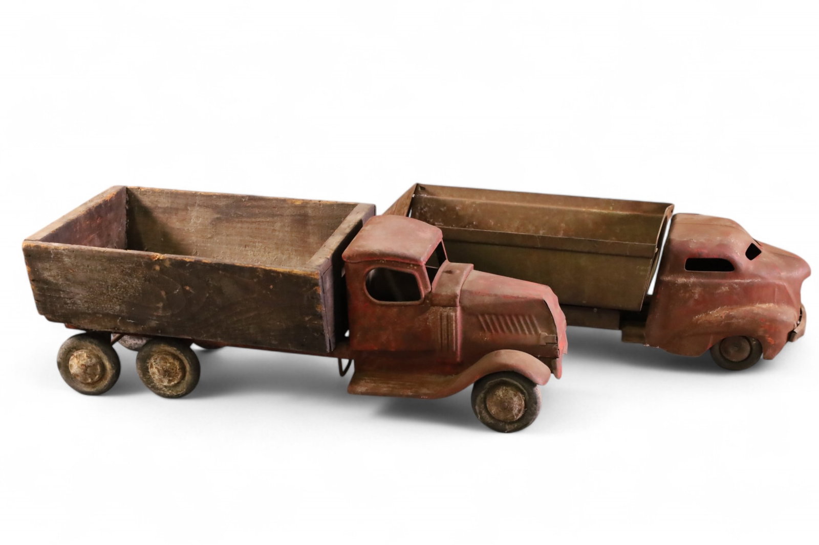 2 ANTIQUE TOY TRUCKS (1 of 3)