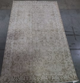 APPROX 6' 2" x 3' 8" HANDMADE WOOL RUG