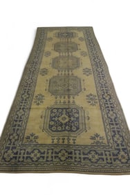 APPROX 4' 11" x 12' 6" HANDMADE WOOL RUG