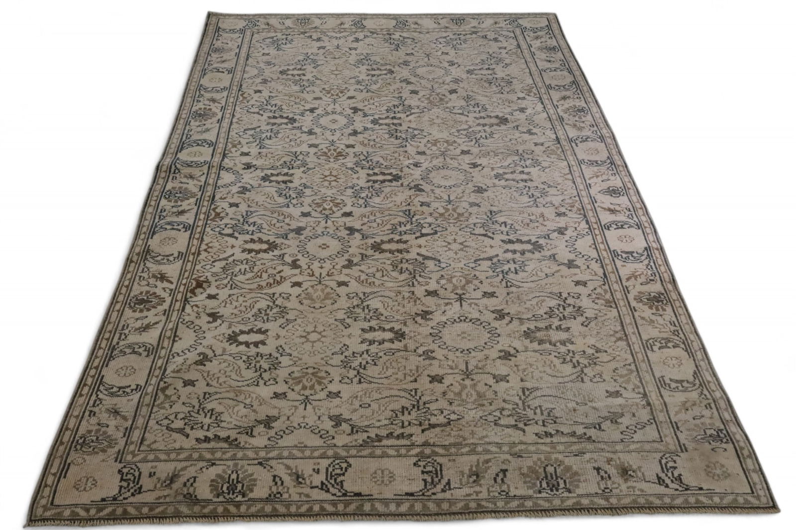 APPROX 7' 9" x 5' 4" HANDMADE WOOL RUG (1 of 4)