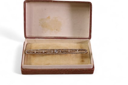 14K GOLD & DIAMOND BAR PIN