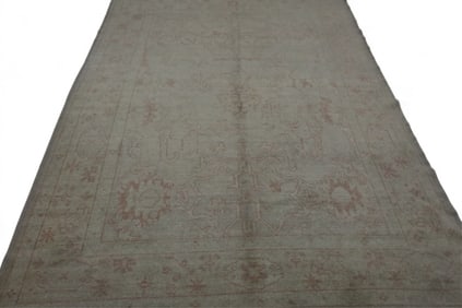APPROX 8' 4" x 5' 10" HANDMADE WOOL RUG