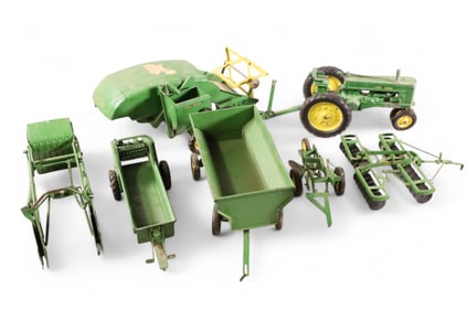 TRU-SCALE JOHN DEERE TRACTOR SET
