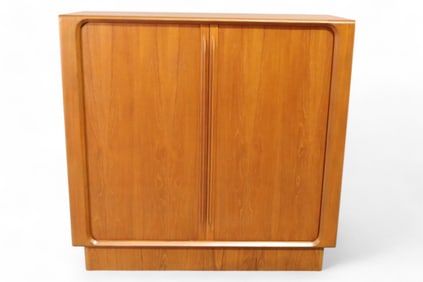 MID CENTURY MODERN GENTLEMAN'S CHEST