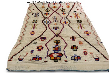 APPROX 8' 6" x 5' 1" HANDMADE WOOL RUG