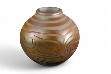 ROBERT EICKHOLT ART GLASS VASE
