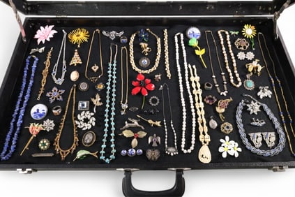 LOT OF COSTUME JEWELRY
