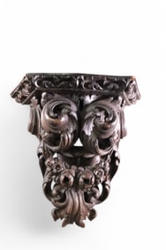 19TH CENTURY CARVED OAK WALL BRACKET