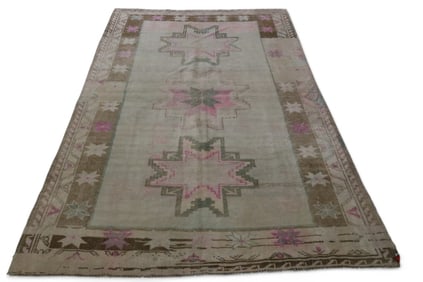 APPROX 7' 5" x 5' HANDMADE WOOL RUG