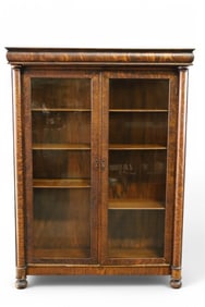 1900'S AM. OAK TWO DOOR BOOKCASE