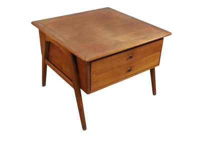 MID CENTURY MODERN END TABLE