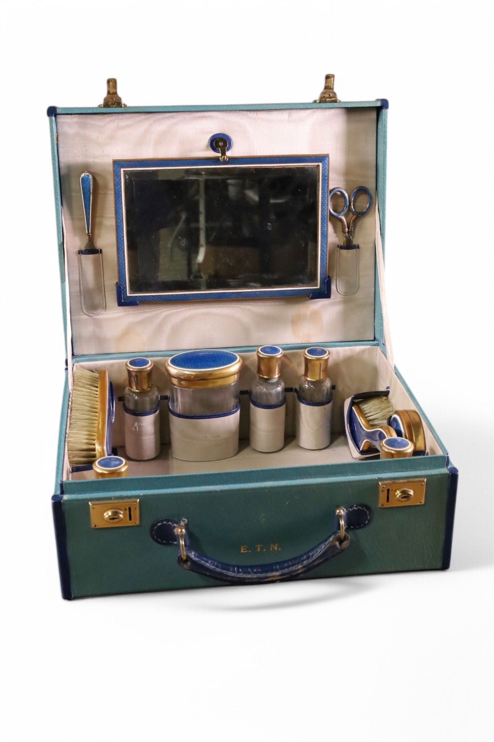 TRAVELING VANITY SET (1 of 5)