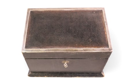 ENGLISH LETTER HOLDER