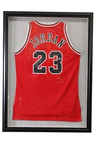 SIGNED MICHAEL JORDAN JERSEY