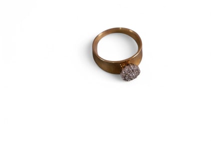 10K GOLD & DIAMOND RING
