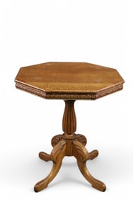 AMERICAN OAK LAMP TABLE