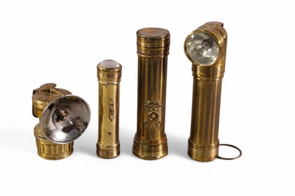 3 FLASHLIGHTS & LANTERN