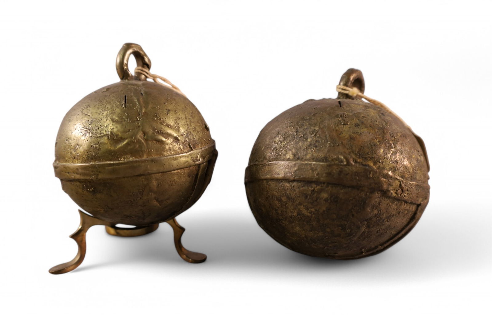 2 SPHERICAL BULLOCK BELLS (1 of 3)