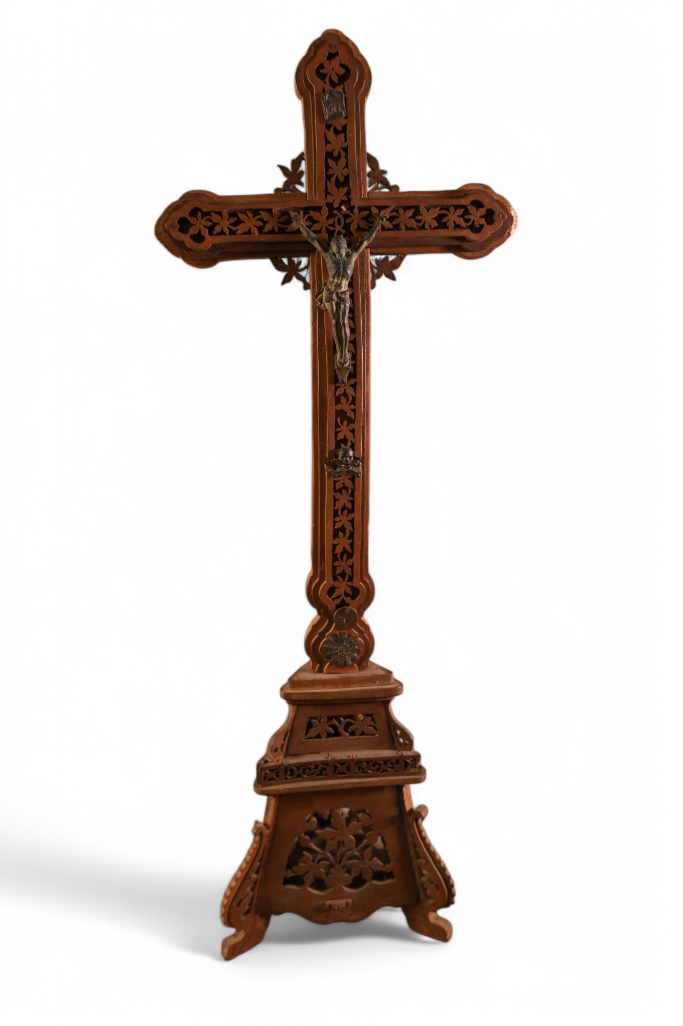 16TH CENTURY CARVED WOOD CRUCIFIX (1 of 4)