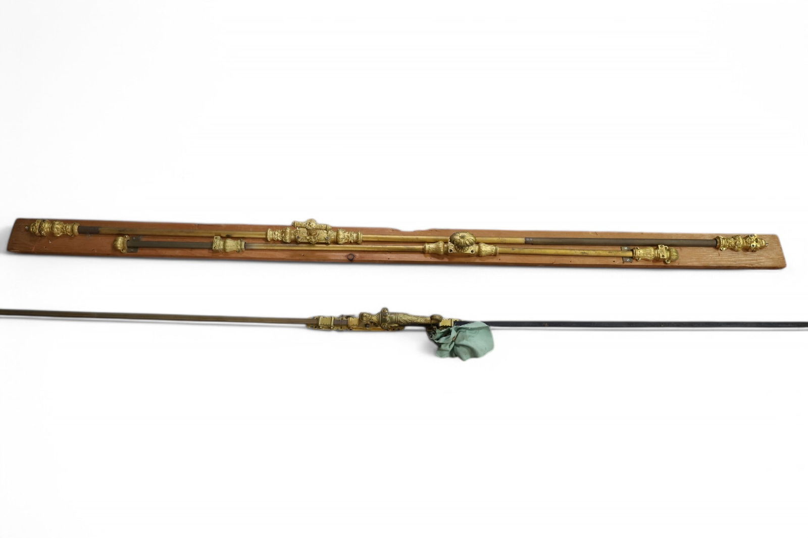 3 ANTIQUE DOOR BRACKETS (1 of 7)