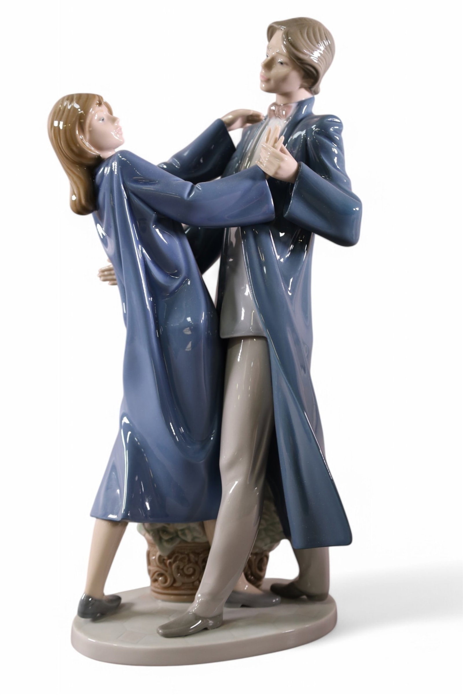 LLADRO GRADUATION DANCE: LLADRO GRADUATION DANCE, No 5459 WITH BOX. 13 1/2" H