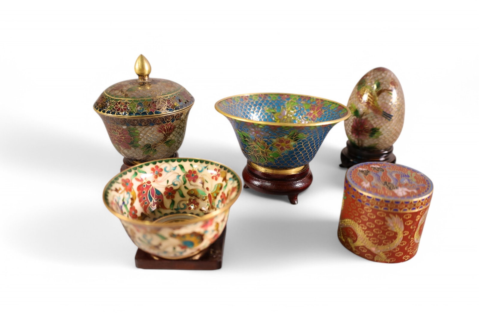 5 PIECES OF CLOISONNE: COVERED JARS, BOWLS, EGGS. 2" - 4" H.