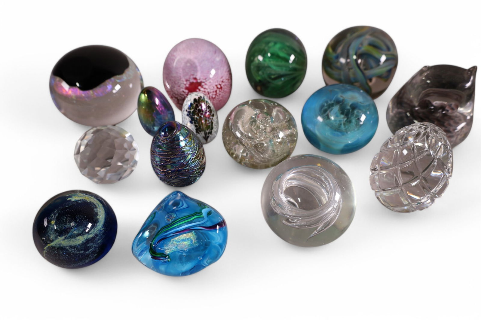GROUPING OF ART GLASS PAPERWEIGHTS (1 of 3)