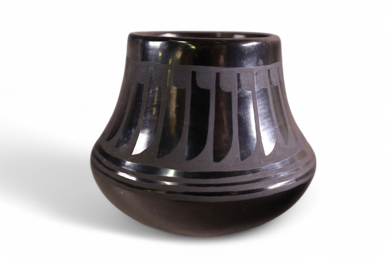 SANTANA & ADAM MARTINEZ BLACKWARE VASE (1 of 3)