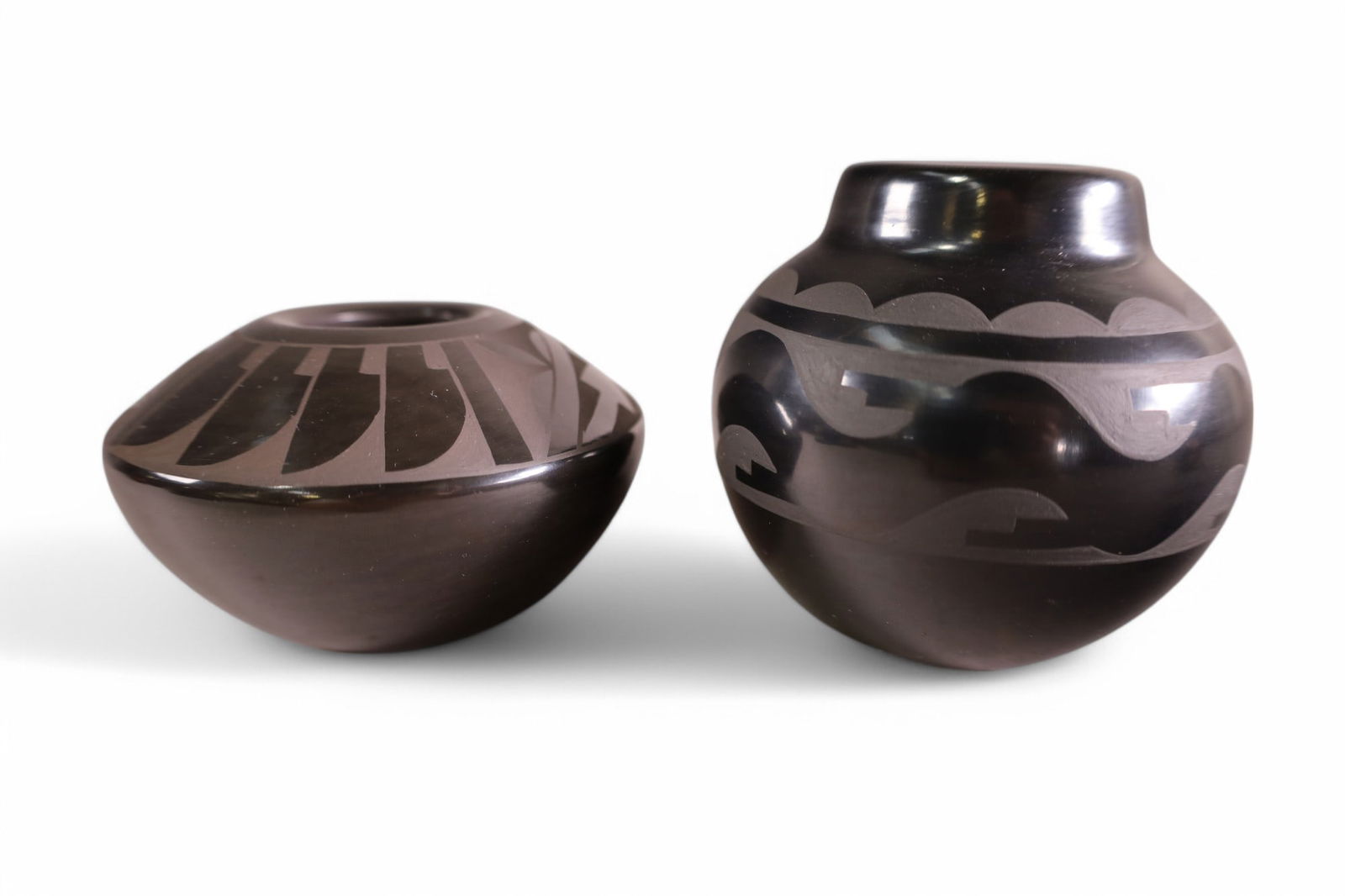 2 ANNIE BLACKWARE BOWLS (1 of 4)