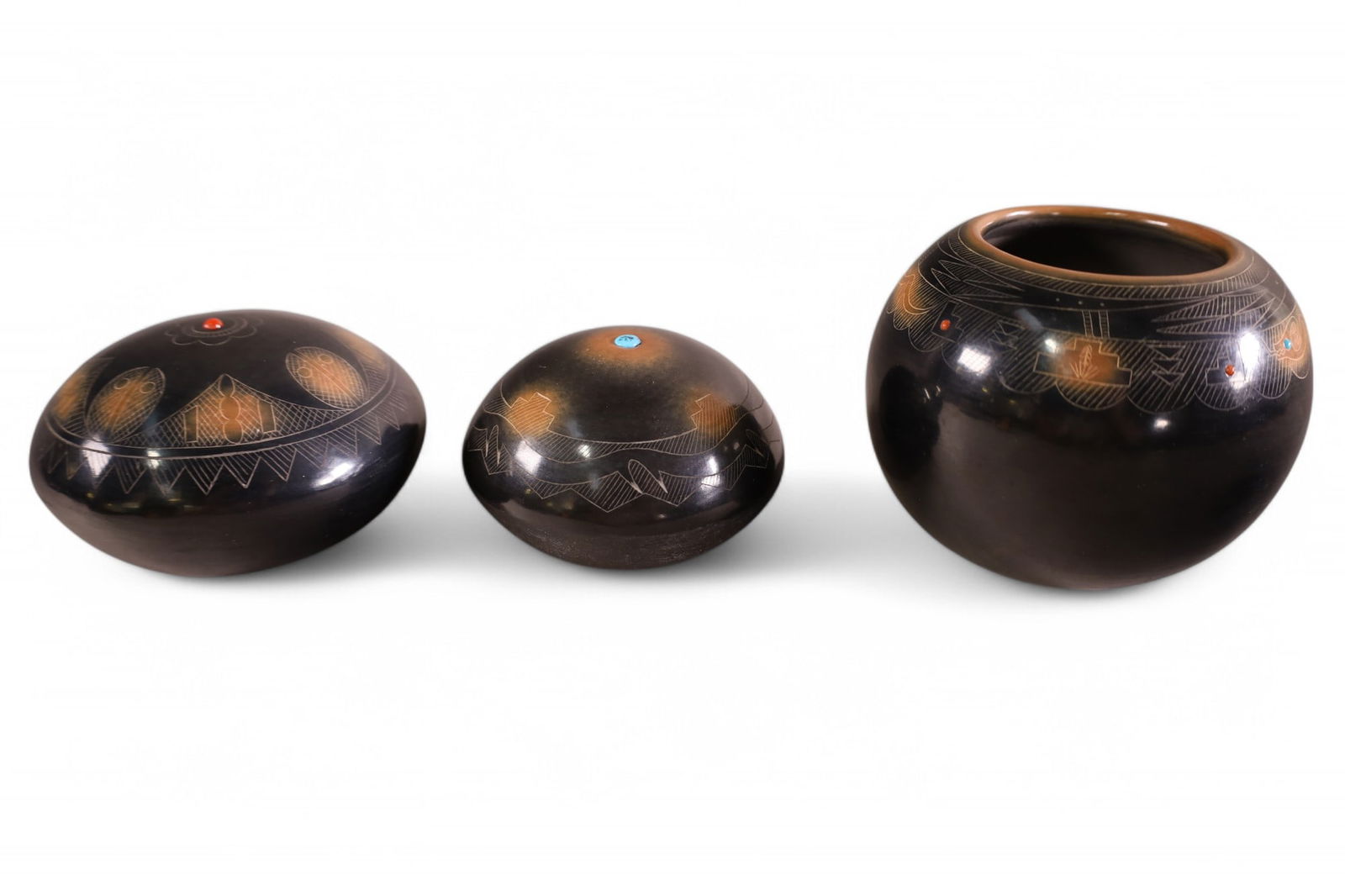3 STAHN-MOO-WHE BOWLS (1 of 4)