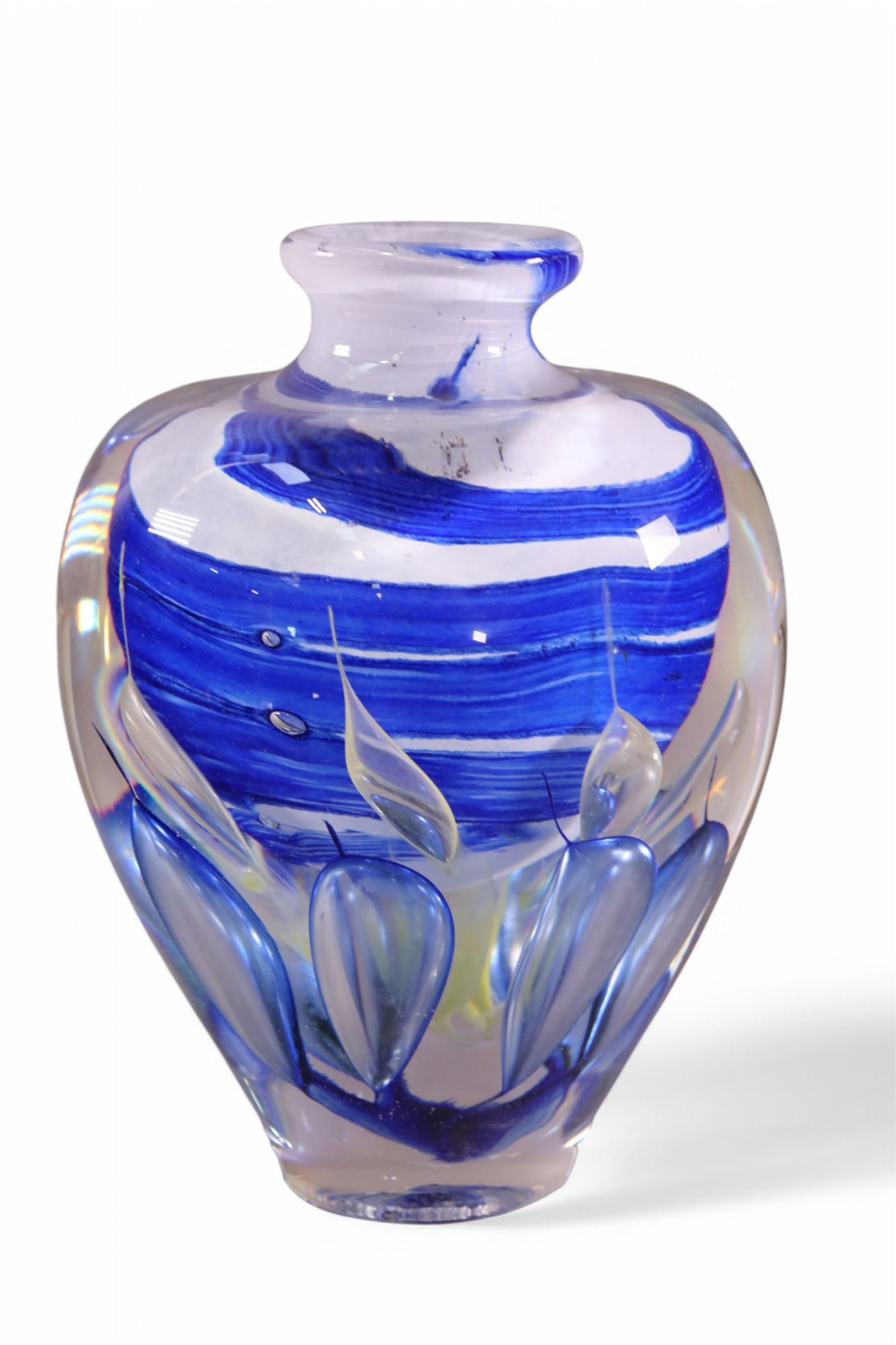 JEAN CLAUDE NOVARO MURANO VASE: MURANO GLASS VAS,E SIGNED JEAN CLAUDE NOVARO. 9" H.