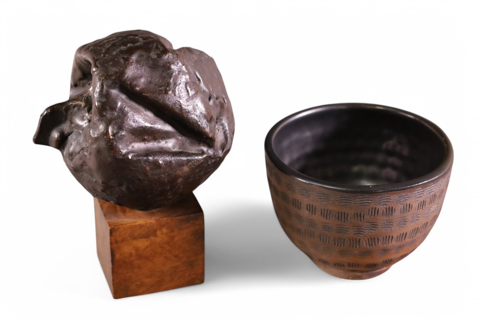 2 MID CENTURY TABLE ITEMS (1 of 5)