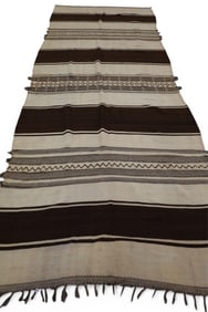 APPROX 4' 9" x 13' 8" HANDMADE WOOL RUG