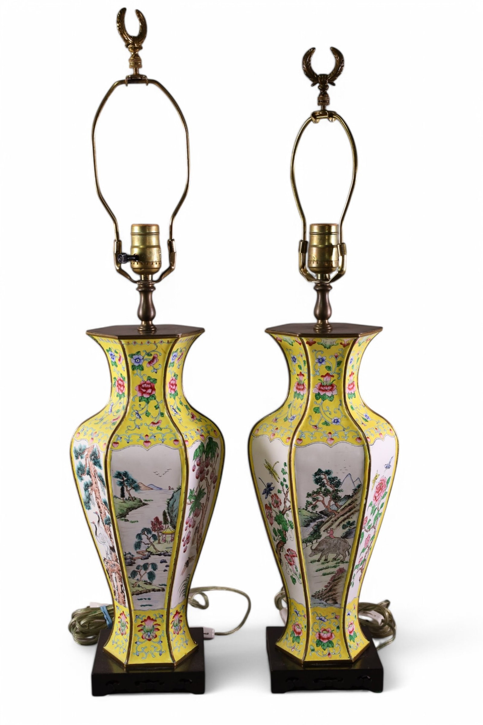 PAIR OF CHINESE ENAMEL LAMPS: PAIR OF CHINESE ENAMEL TABLE LAMPS, NO SHADES. 26" H.