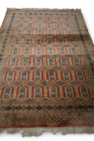APPROX 9' 5" x 6' 3" HANDMADE WOOL RUG