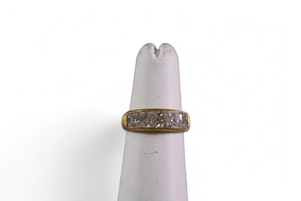 18k GOLD & DIAMOND RING