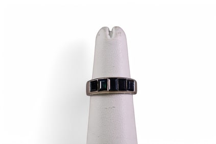WHITE GOLD & SAPPHIRE RING