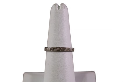 18k WHITE GOLD & DIAMOND RING