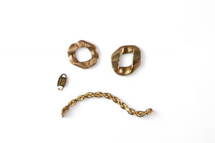 GROUP OF GOLD LINKS