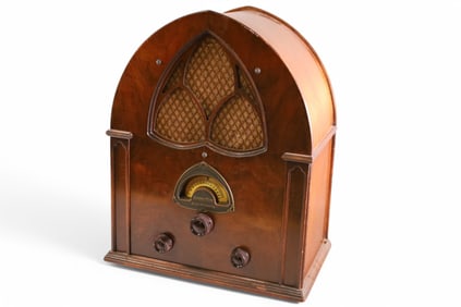 ATWATER KENT TABLE TOP RADIO