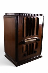 GENERAL ELECTRIC TABLE TOP RADIO