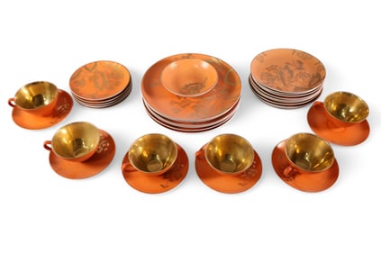 DOROTHY THORPE DISH SET