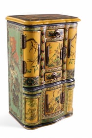 LACQUERED DRESSER BOX