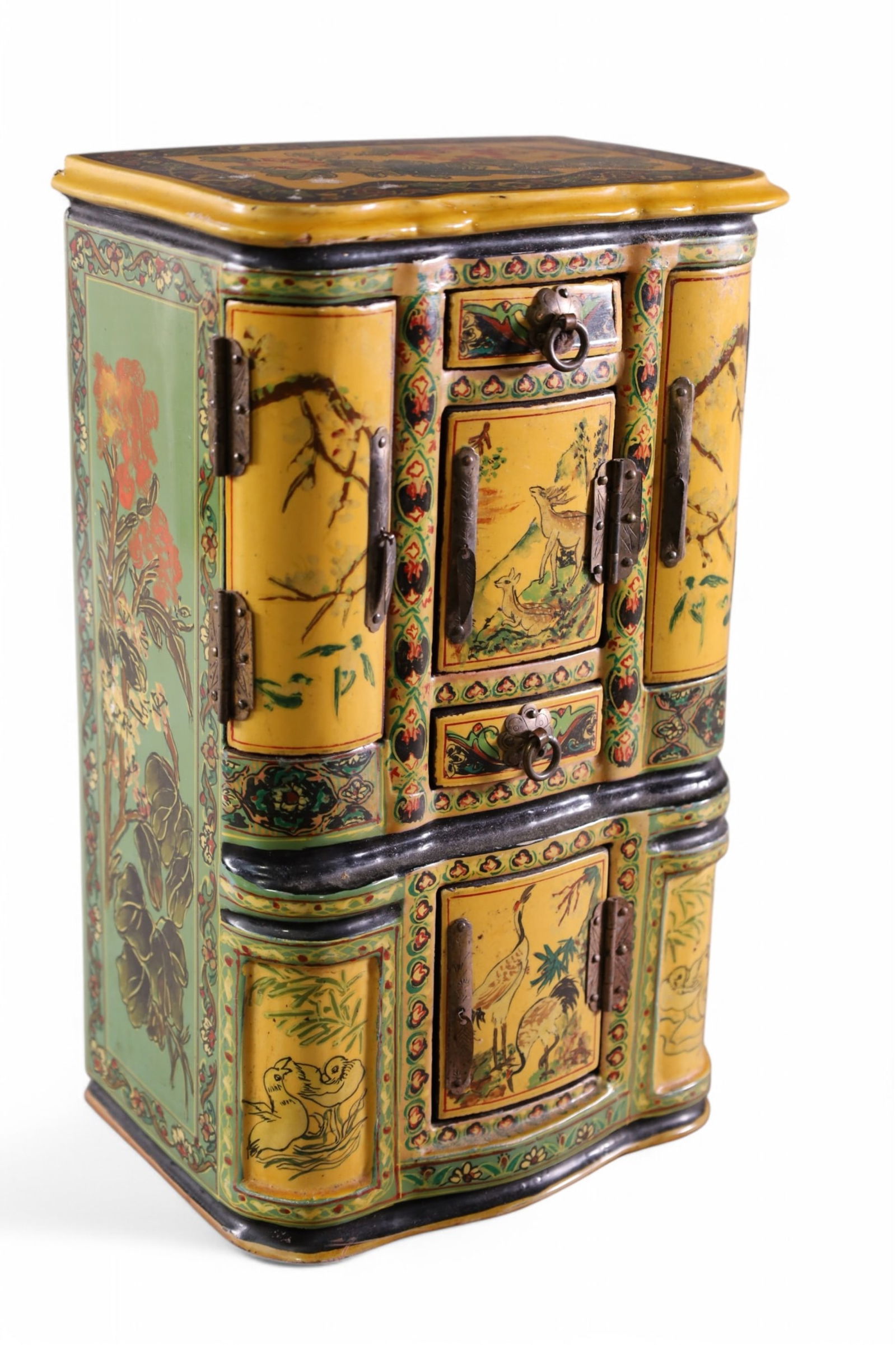 LACQUERED DRESSER BOX (1 of 2)