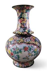 CHINESE ENAMEL VASE