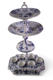 2 PIECES OF BLUE & WHITE PORCELAIN
